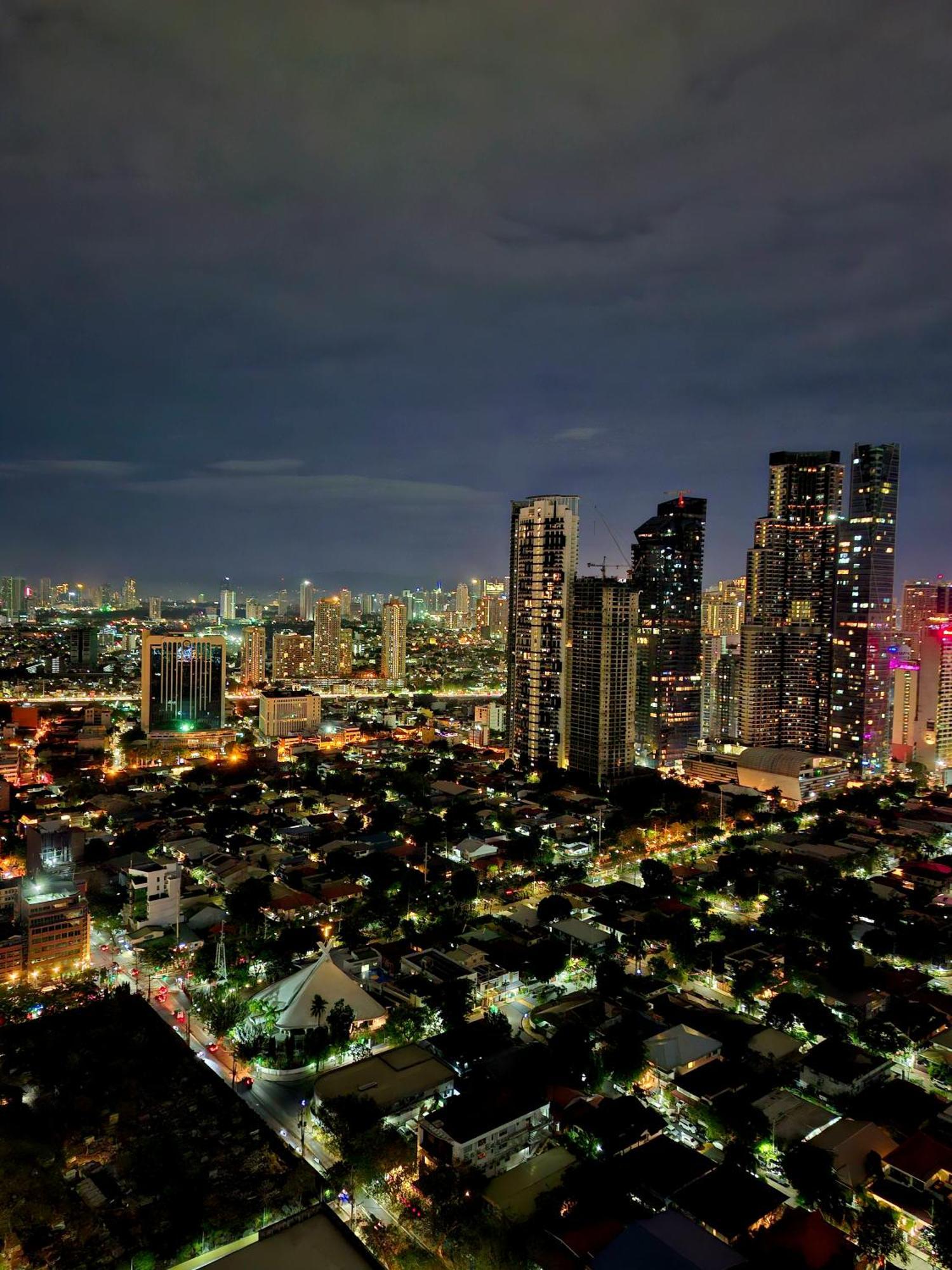 Serene Suite In Jazz Residences Makati City Esterno foto