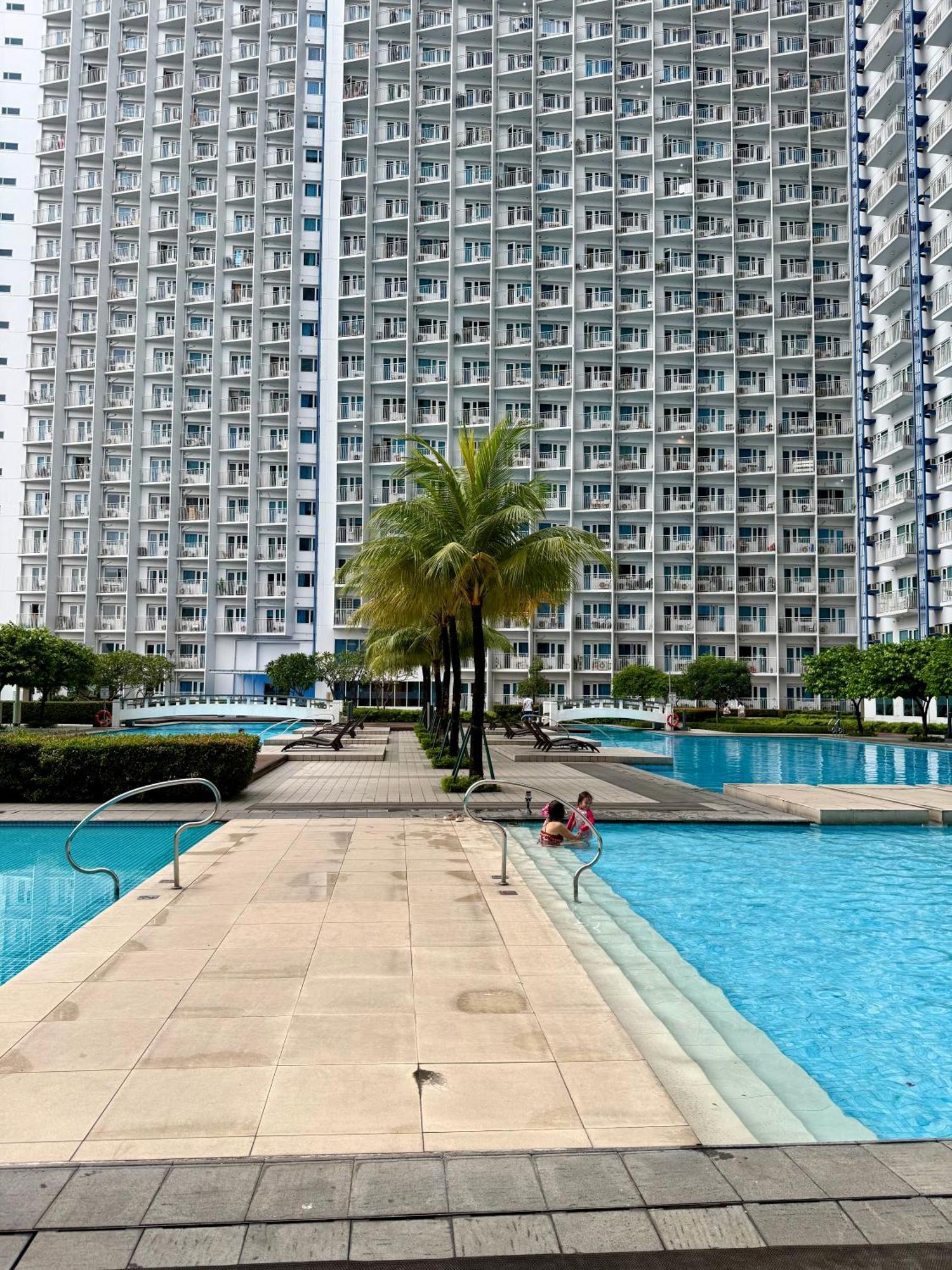 Serene Suite In Jazz Residences Makati City Esterno foto